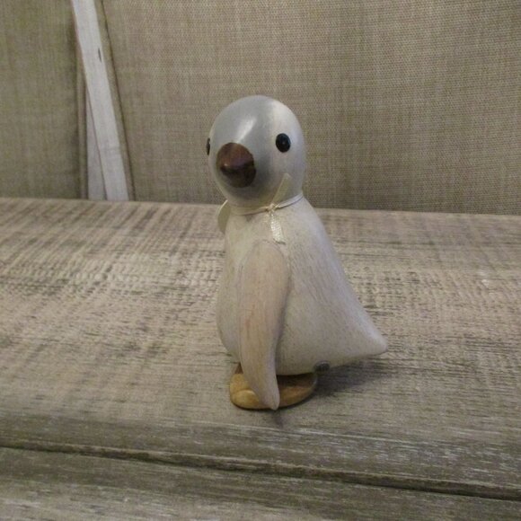 DCUK Duck Baby Emperor Penguin with flapping Wings - Picture 3 of 4